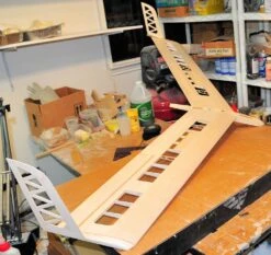 Mks RES Dart Flying Wing 2m -Remote Control Models Store res dart flying wing 2m 90